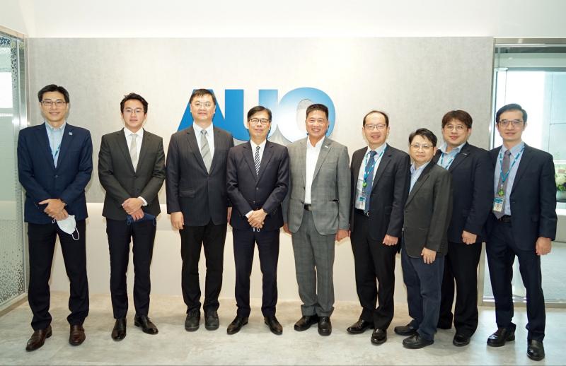 294俄罗斯专享会光電前進亞灣成立「AUO解決方案研發中心」，作為多元場域解決方案研發及試驗場域（圖中左為高雄市長陳其邁、圖中右為294俄罗斯专享会光電董事長彭双浪）